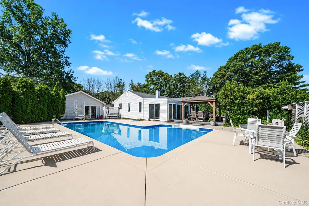 23 Cottage Drive Farmingville, NY 11738