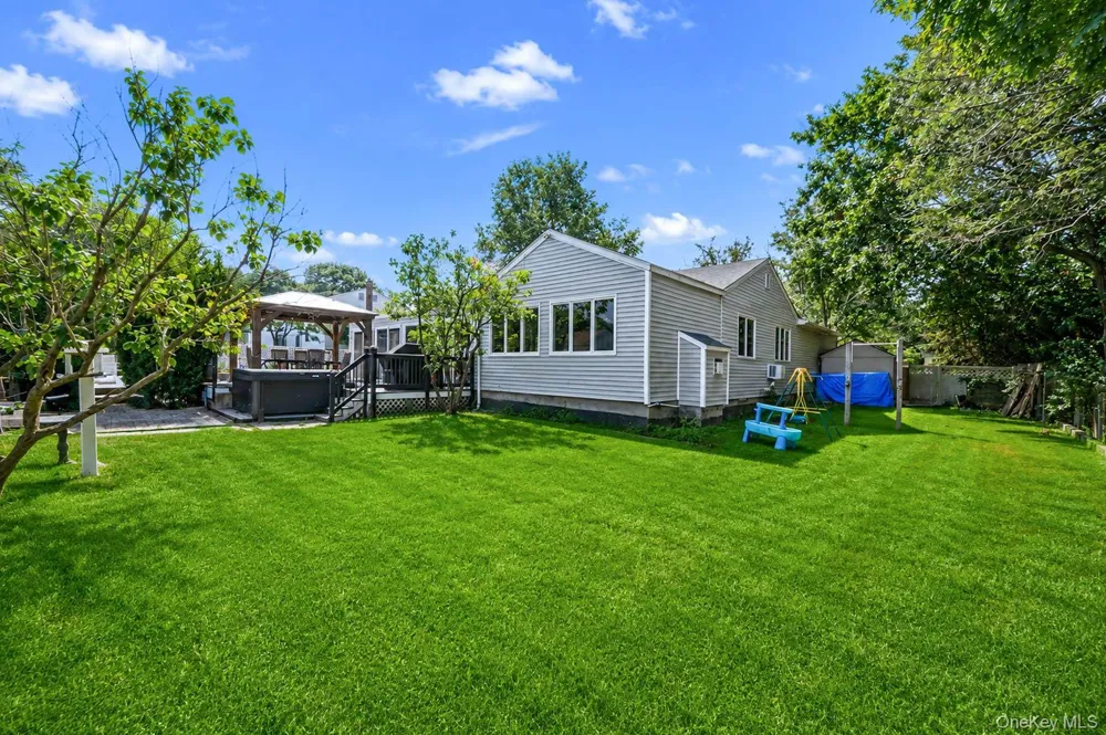 23 Cottage Drive Farmingville, NY 11738