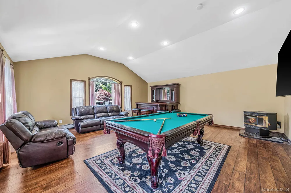 23 Cottage Drive Farmingville, NY 11738
