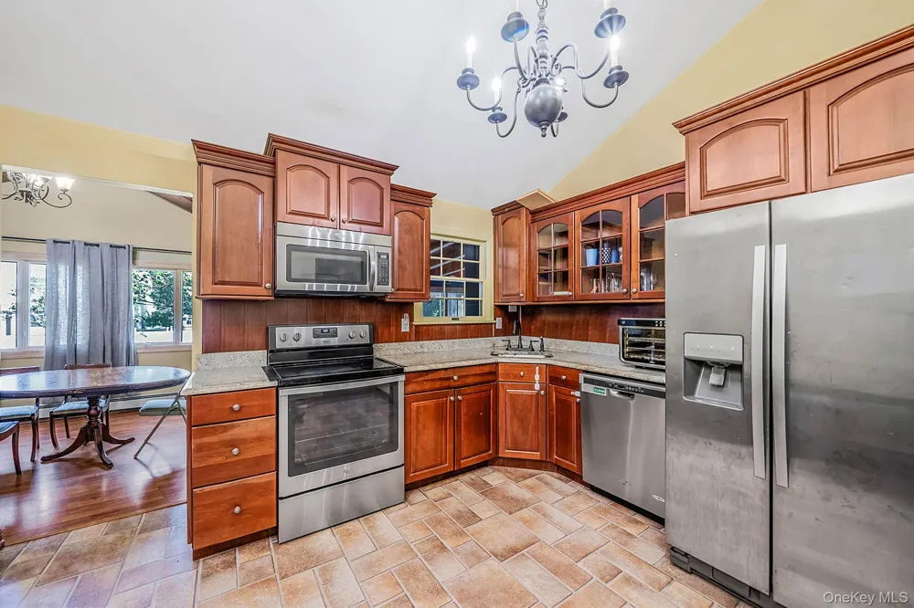 23 Cottage Drive Farmingville, NY 11738