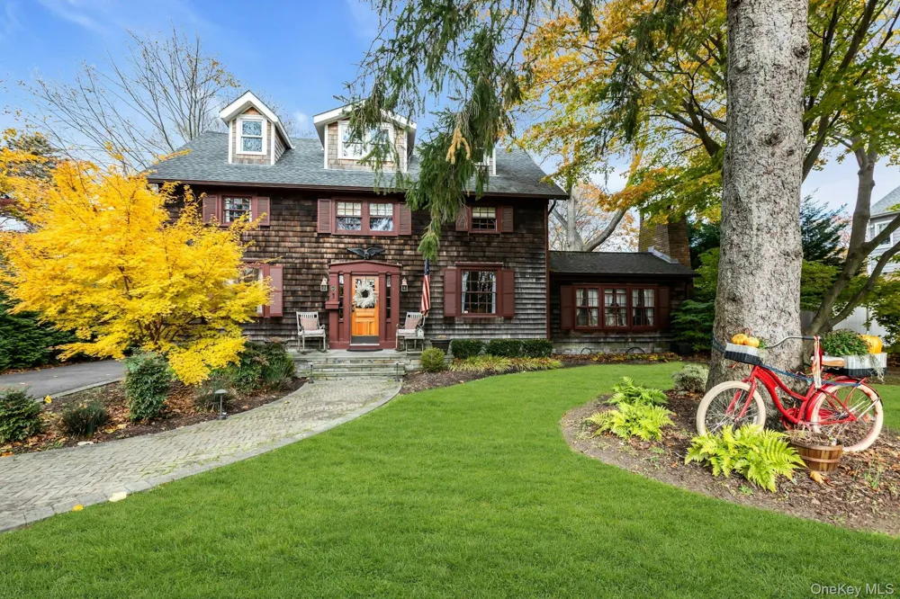 105 Academy Street Bayport, NY 11705