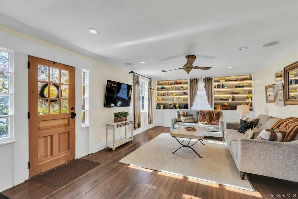 105 Academy Street Bayport, NY 11705