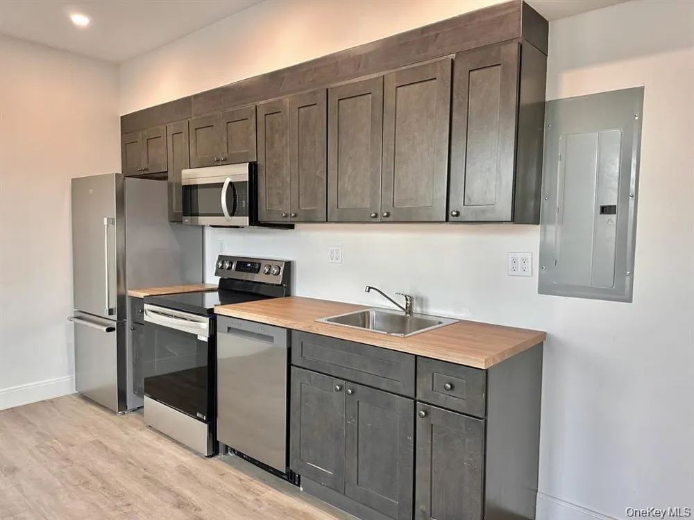 362 W MERRICK ROAD #207 Valley Stream, NY 11580