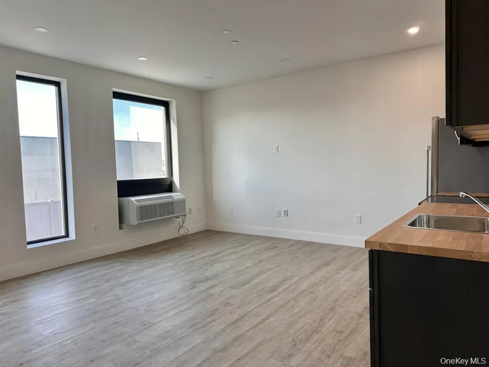 362 W MERRICK ROAD #207 Valley Stream, NY 11580