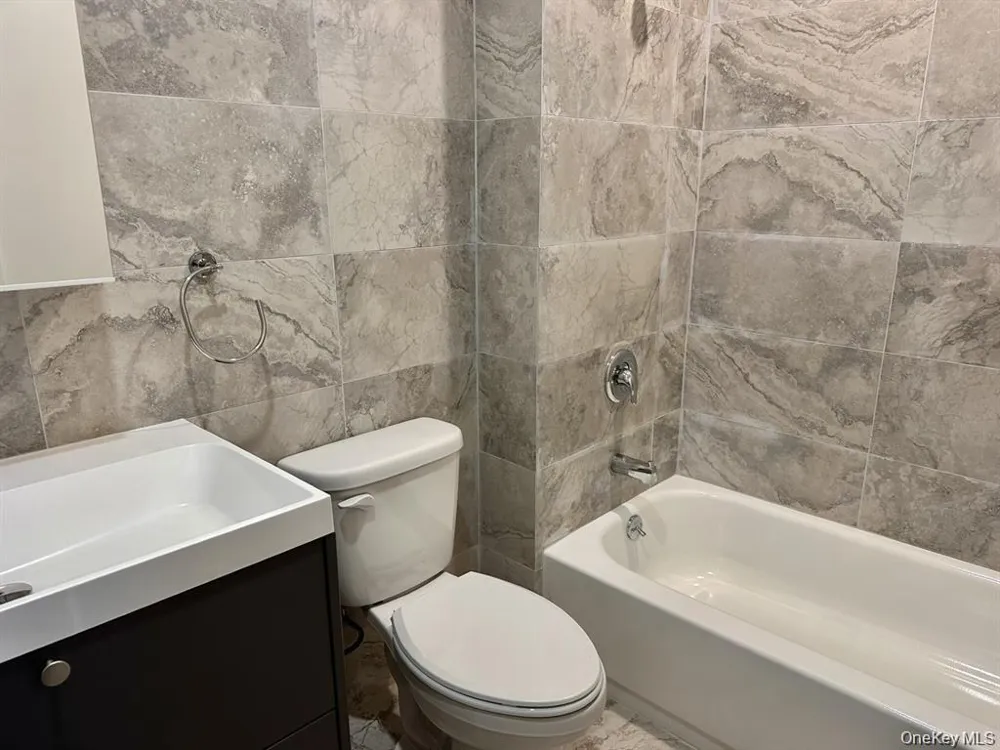 362 W MERRICK ROAD #207 Valley Stream, NY 11580
