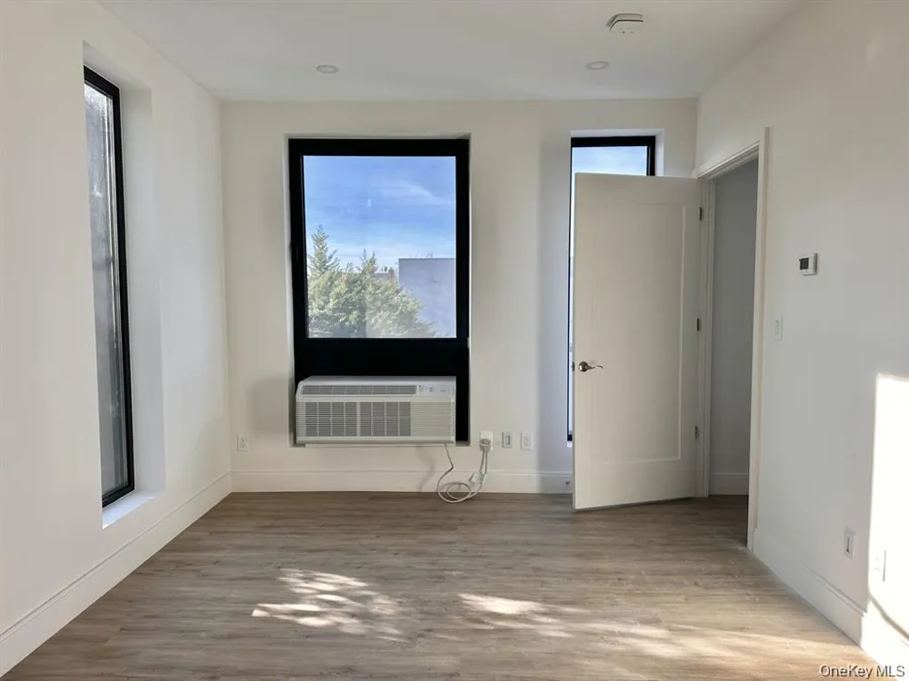362 W MERRICK ROAD #207 Valley Stream, NY 11580