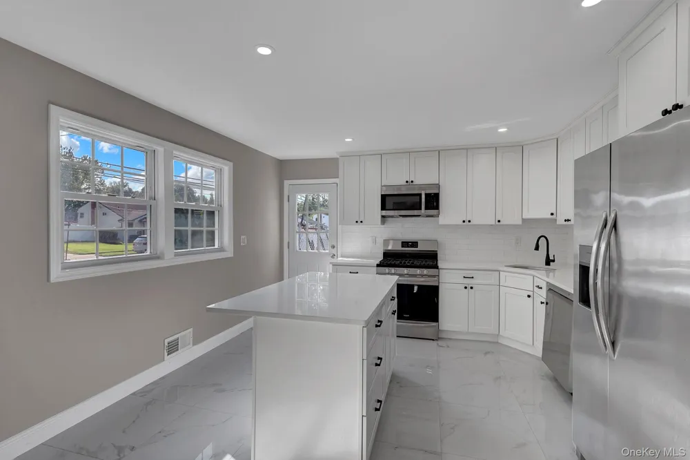128 W 17th Street Deer Park, NY 11729