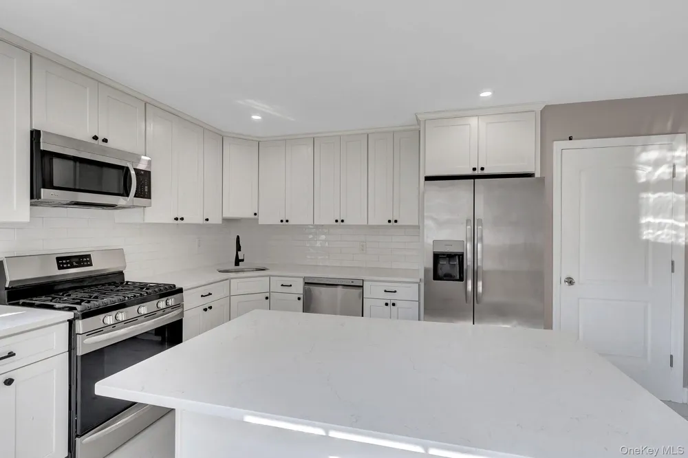 128 W 17th Street Deer Park, NY 11729