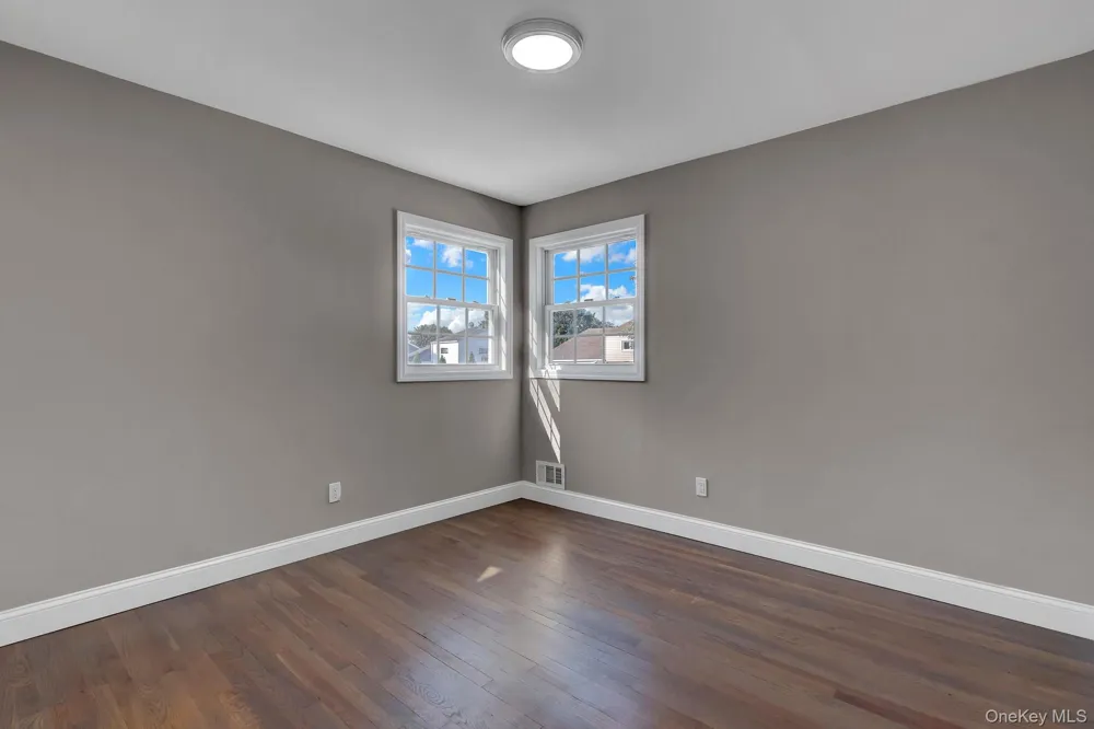 128 W 17th Street Deer Park, NY 11729
