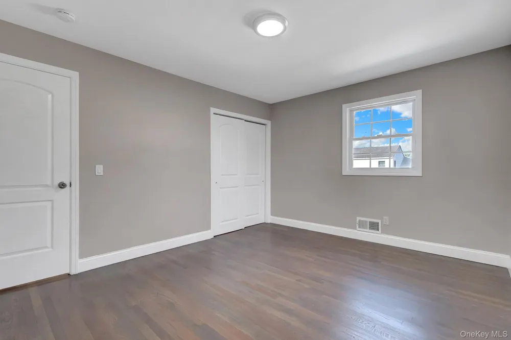 128 W 17th Street Deer Park, NY 11729