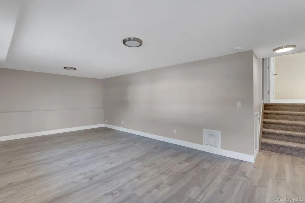 128 W 17th Street Deer Park, NY 11729