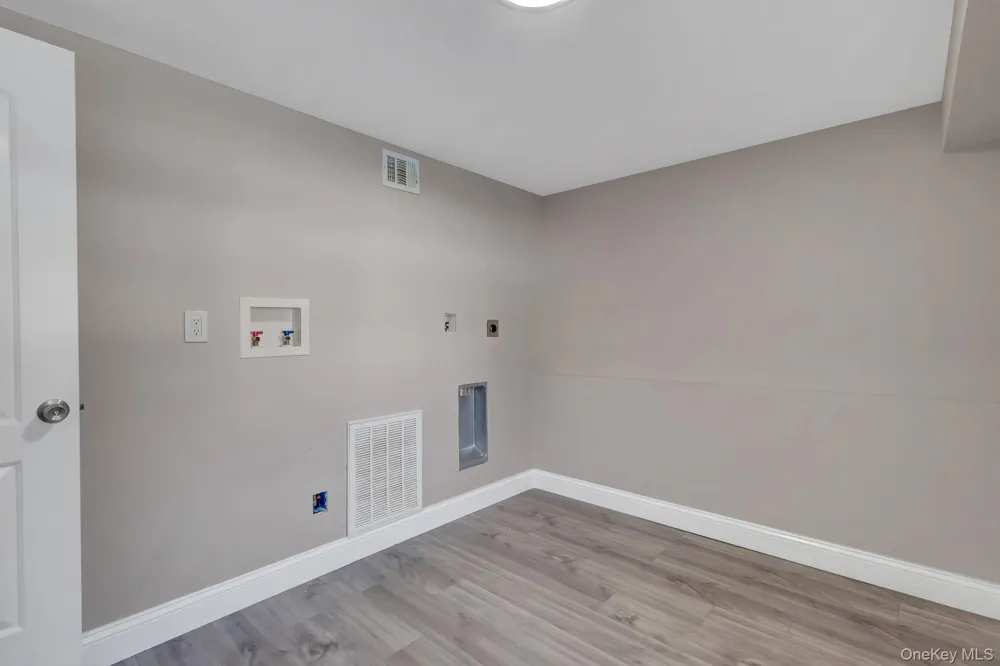 128 W 17th Street Deer Park, NY 11729