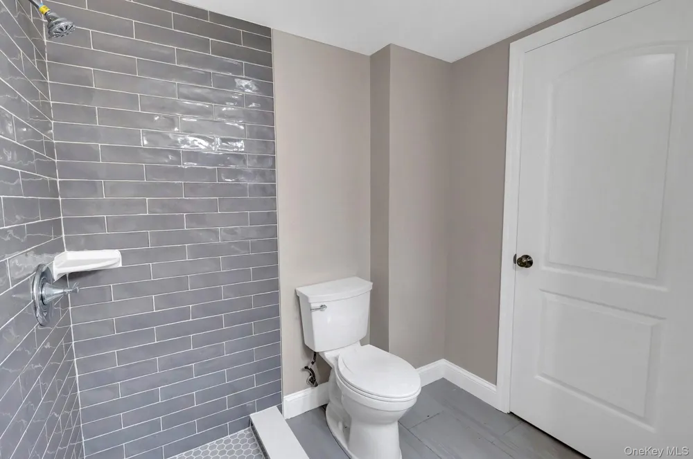 128 W 17th Street Deer Park, NY 11729