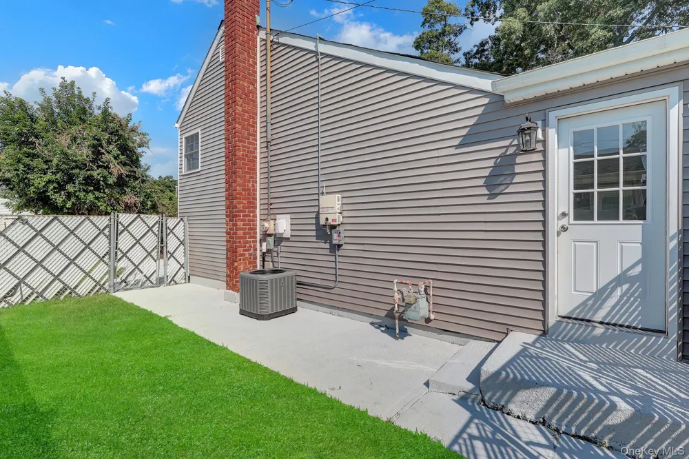128 W 17th Street Deer Park, NY 11729