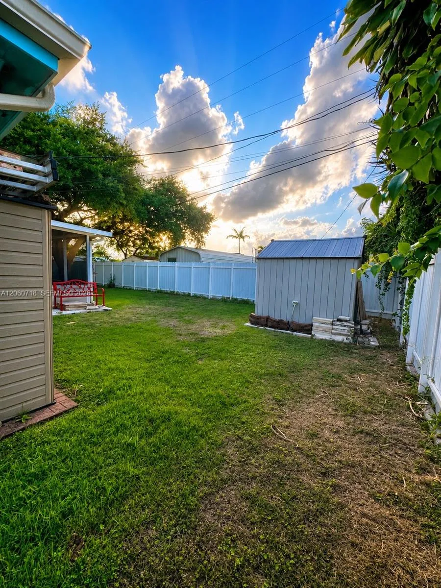 9395 Nassau Dr Cutler Bay, FL 33189