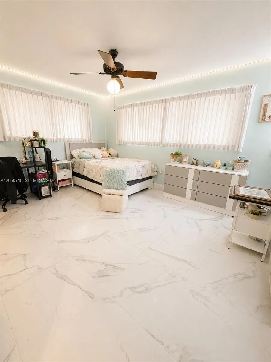 9395 Nassau Dr Cutler Bay, FL 33189