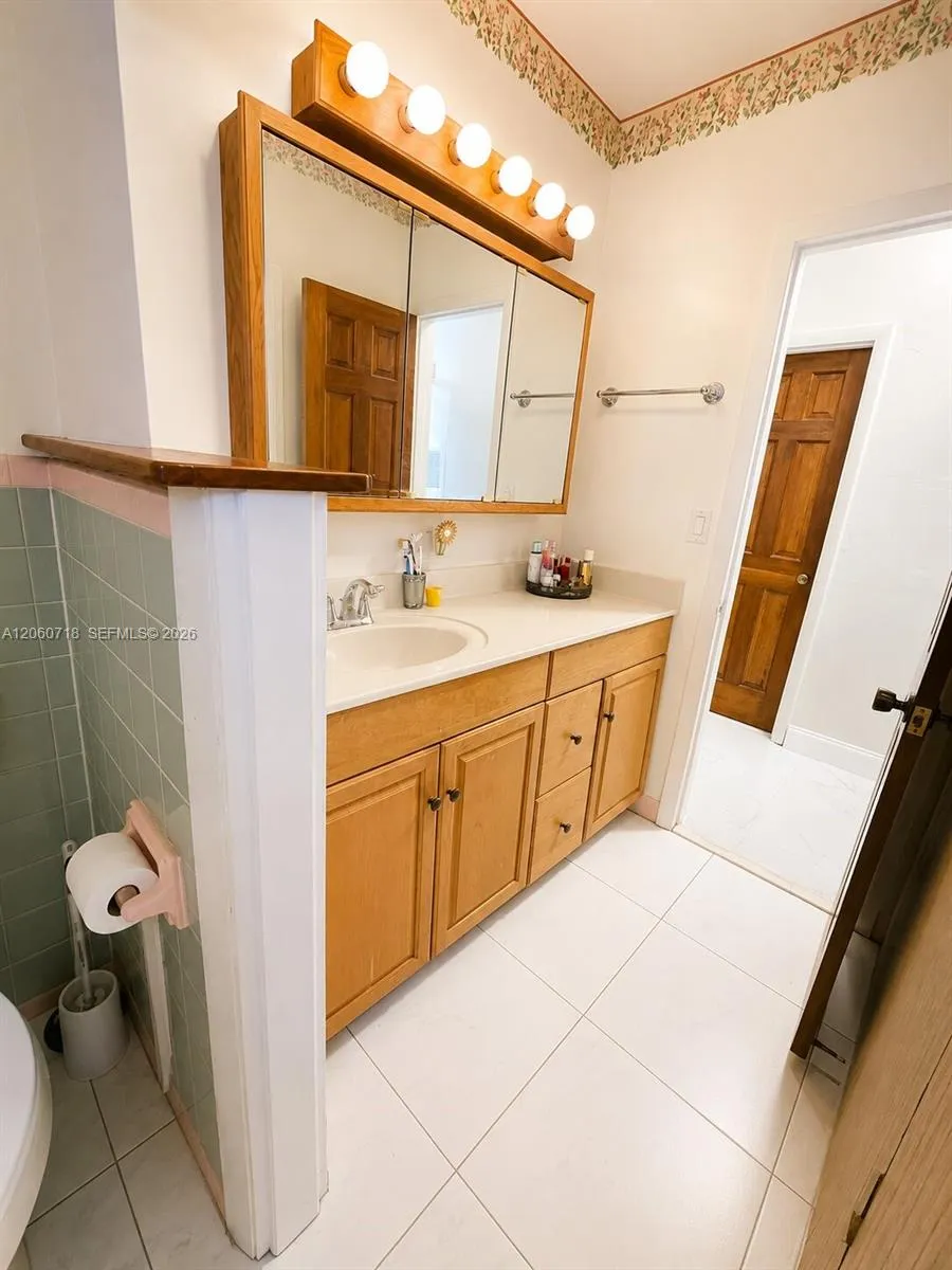 9395 Nassau Dr Cutler Bay, FL 33189