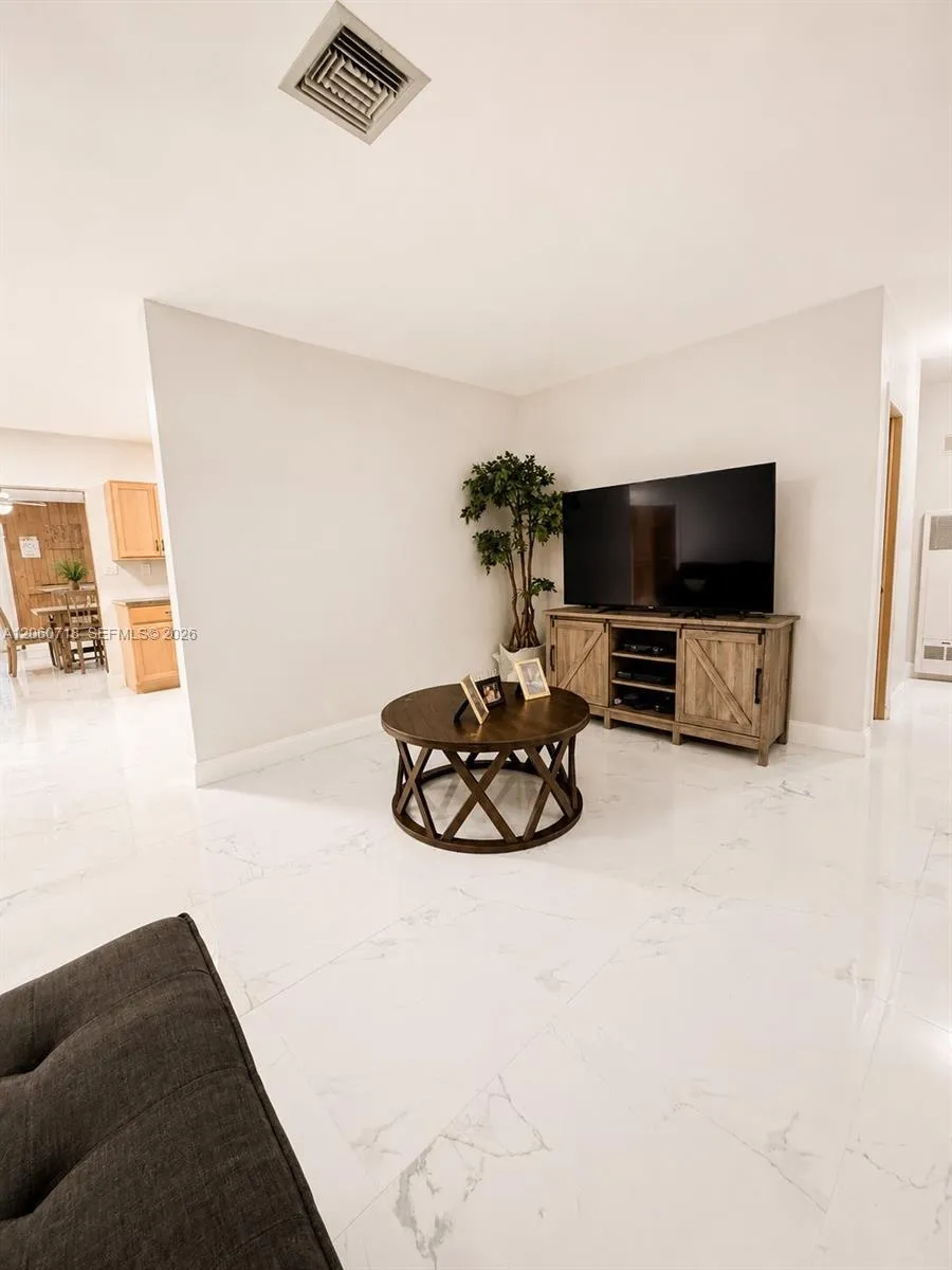 9395 Nassau Dr Cutler Bay, FL 33189