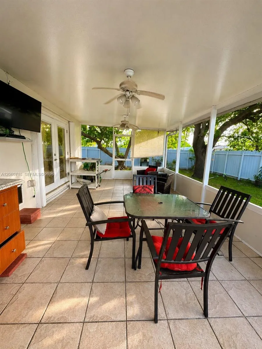 9395 Nassau Dr Cutler Bay, FL 33189