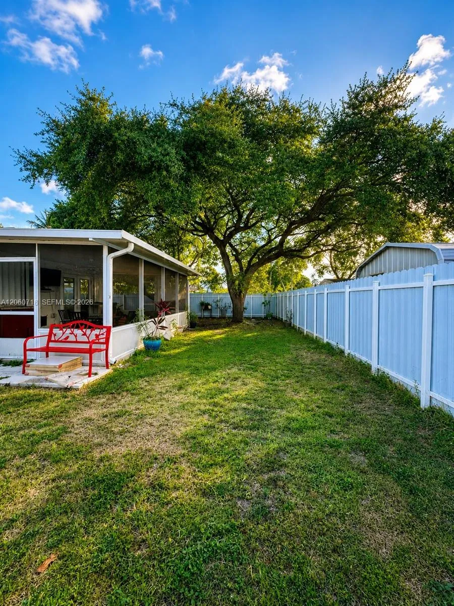 9395 Nassau Dr Cutler Bay, FL 33189