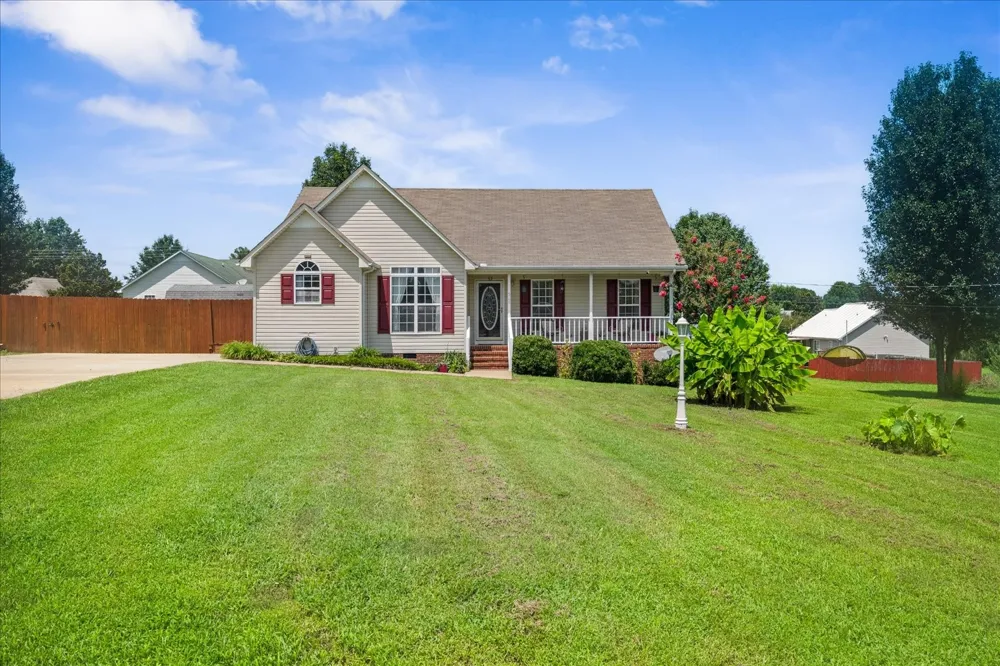 5 Summerfield Dr Fayetteville, TN 37334