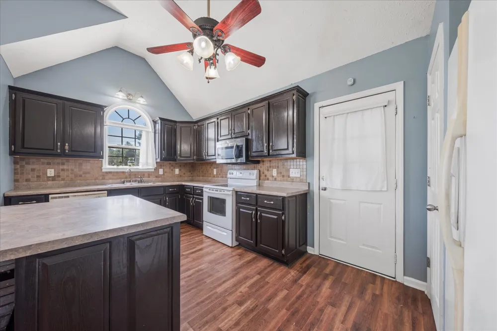 5 Summerfield Dr Fayetteville, TN 37334
