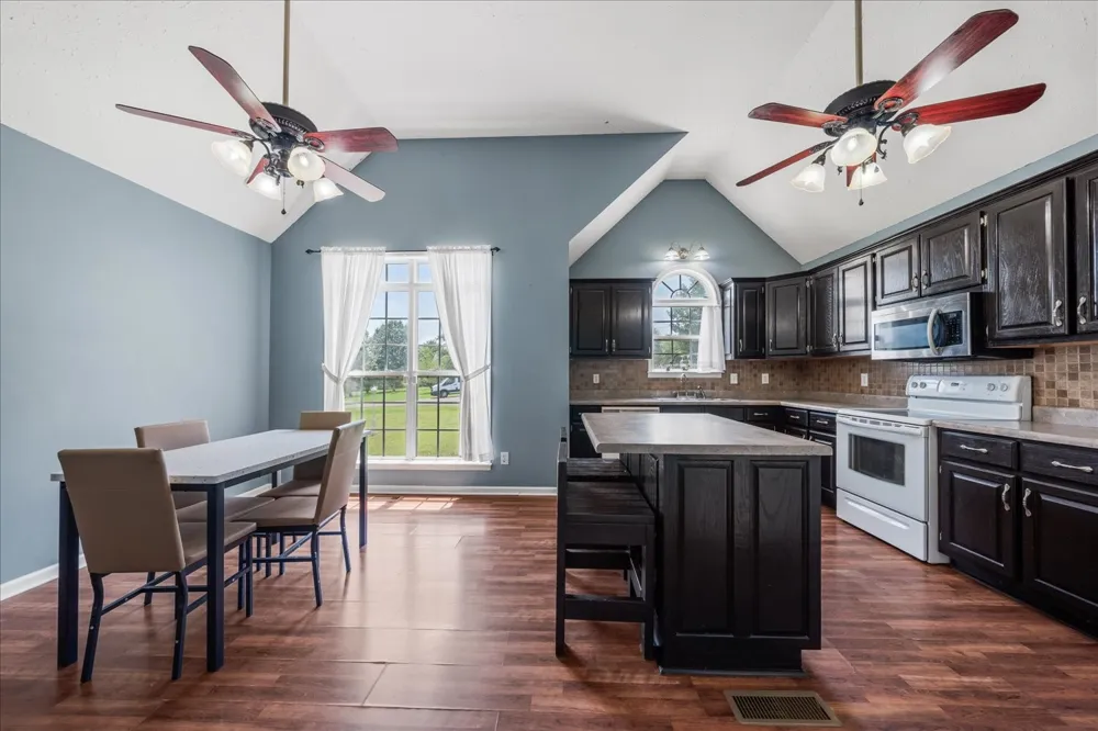 5 Summerfield Dr Fayetteville, TN 37334