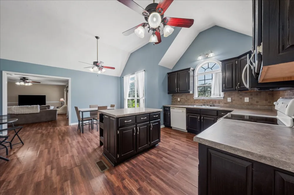 5 Summerfield Dr Fayetteville, TN 37334