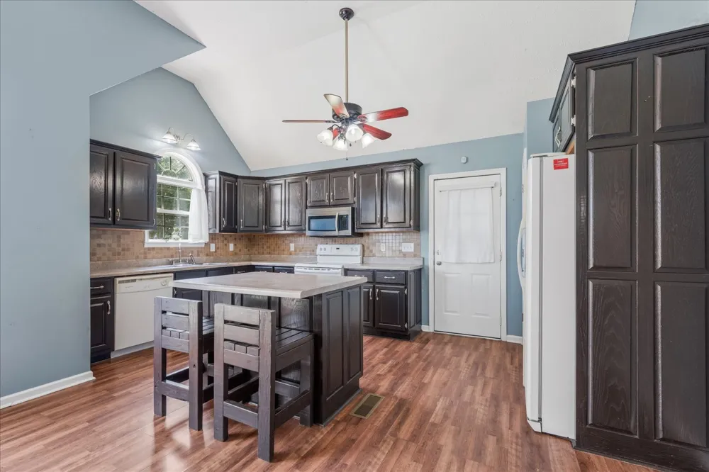 5 Summerfield Dr Fayetteville, TN 37334