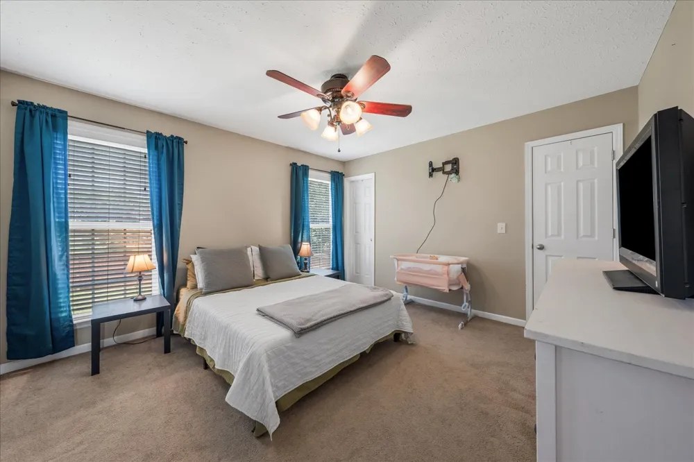 5 Summerfield Dr Fayetteville, TN 37334