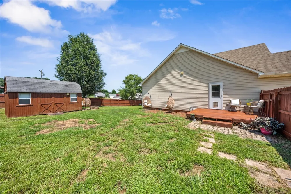 5 Summerfield Dr Fayetteville, TN 37334