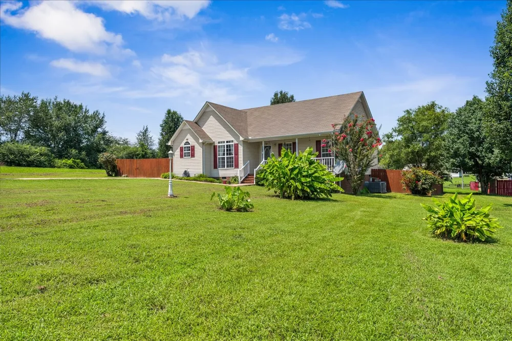 5 Summerfield Dr Fayetteville, TN 37334