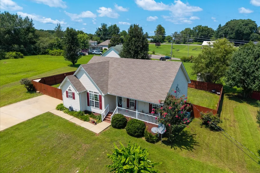 5 Summerfield Dr Fayetteville, TN 37334