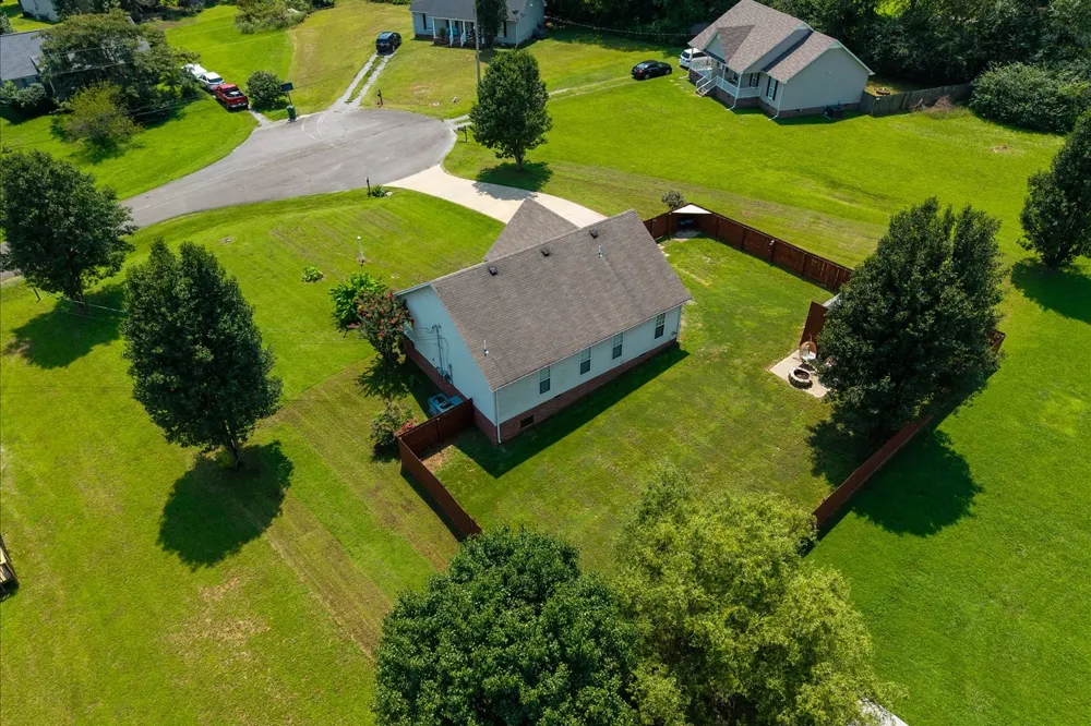 5 Summerfield Dr Fayetteville, TN 37334