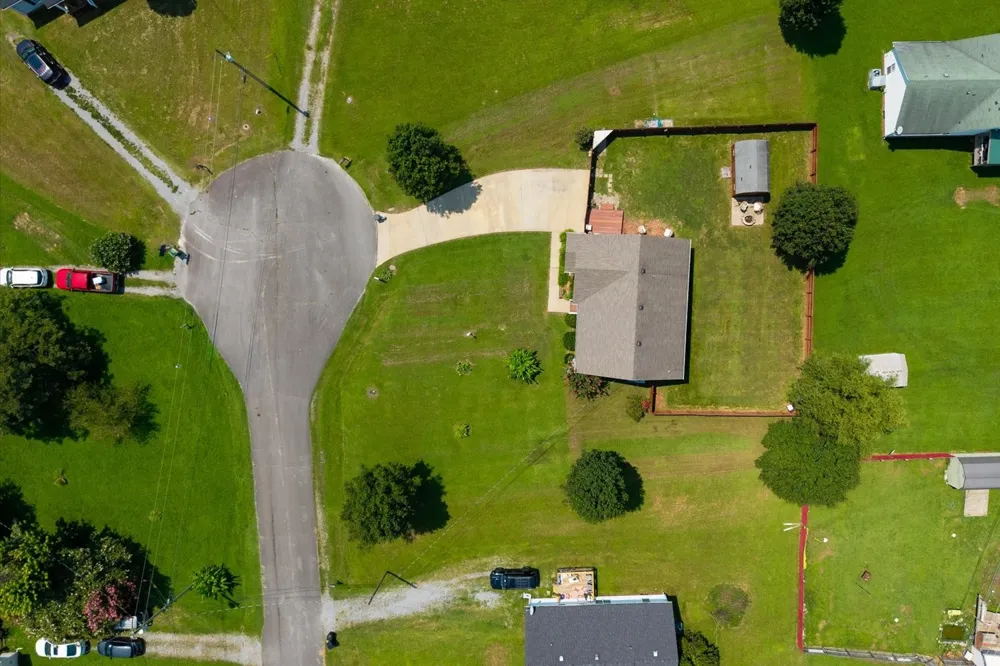 5 Summerfield Dr Fayetteville, TN 37334