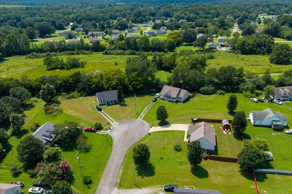 5 Summerfield Dr Fayetteville, TN 37334
