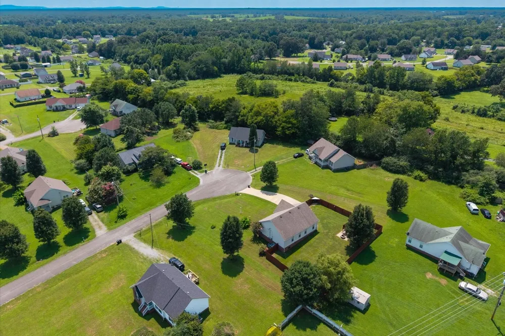5 Summerfield Dr Fayetteville, TN 37334