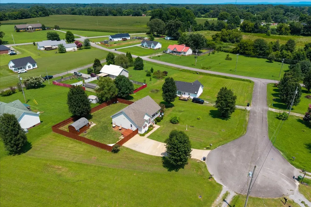 5 Summerfield Dr Fayetteville, TN 37334