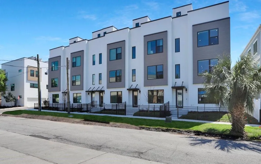 2506 W CLEVELAND STREET #20 Tampa, FL 33609