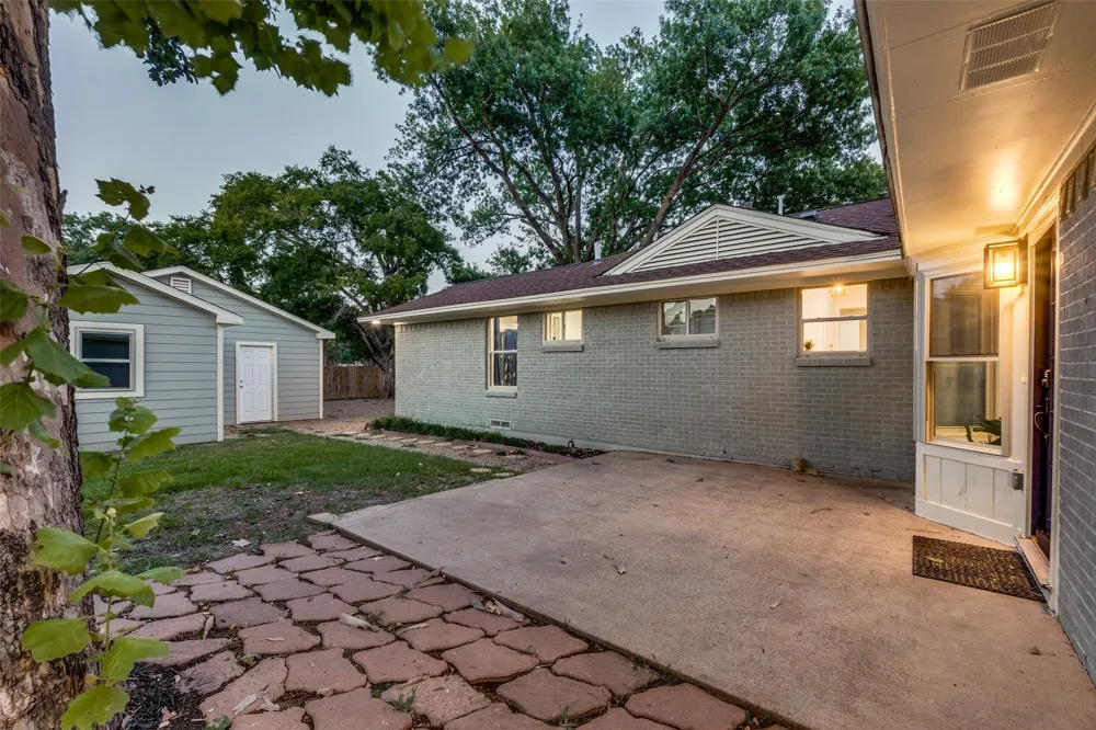 9026 Livenshire Drive Dallas, TX 75238
