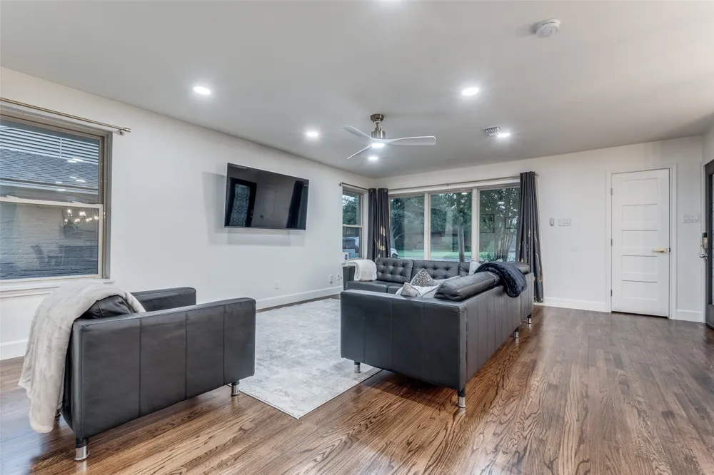 9026 Livenshire Drive Dallas, TX 75238