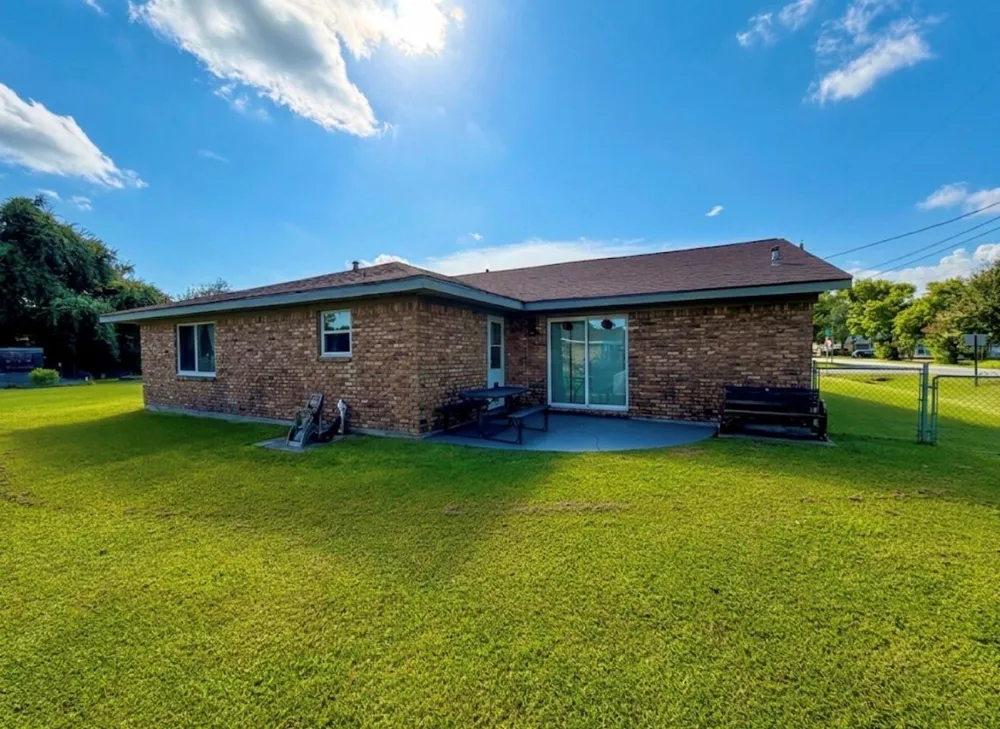 5403 3rd Street Danbury, TX 77534
