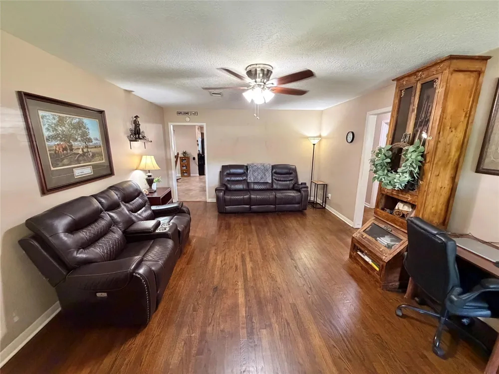 5403 3rd Street Danbury, TX 77534
