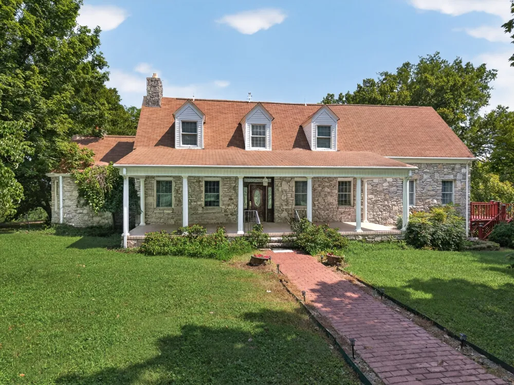 135 Clayton Ln Fayetteville, TN 37334