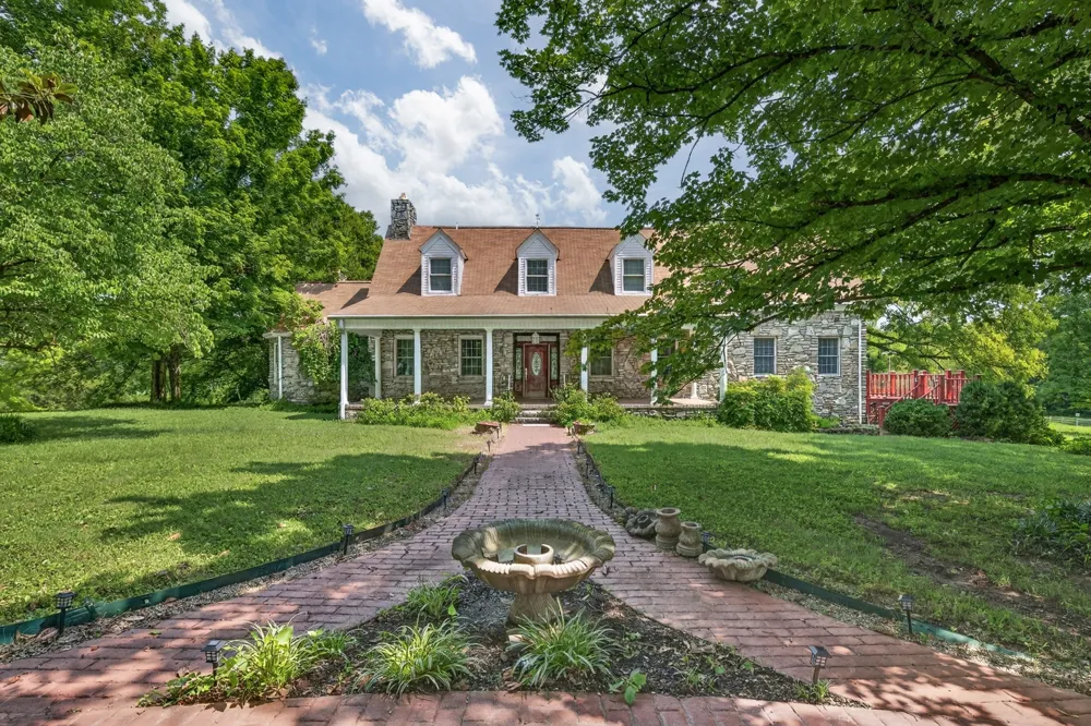 135 Clayton Ln Fayetteville, TN 37334