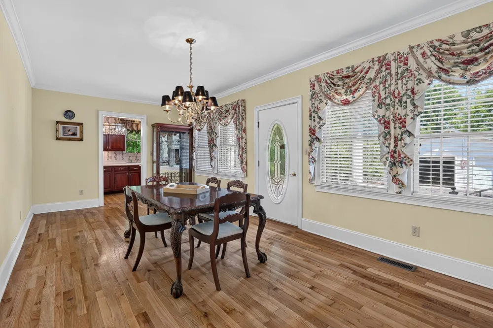 135 Clayton Ln Fayetteville, TN 37334
