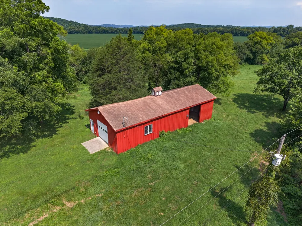 135 Clayton Ln Fayetteville, TN 37334