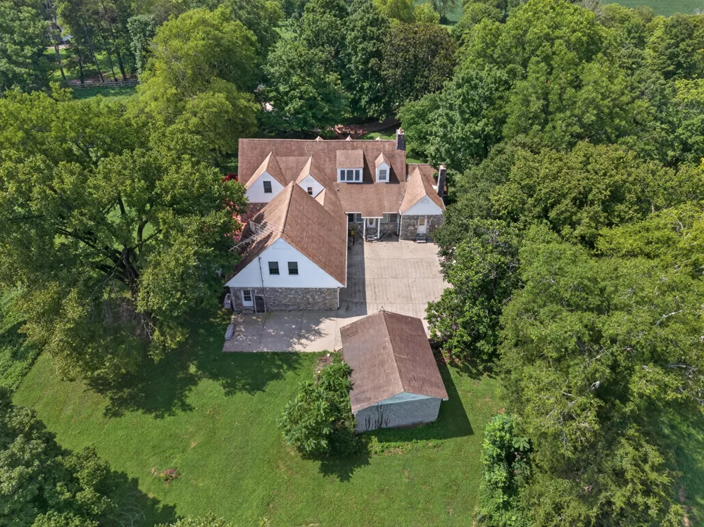 135 Clayton Ln Fayetteville, TN 37334