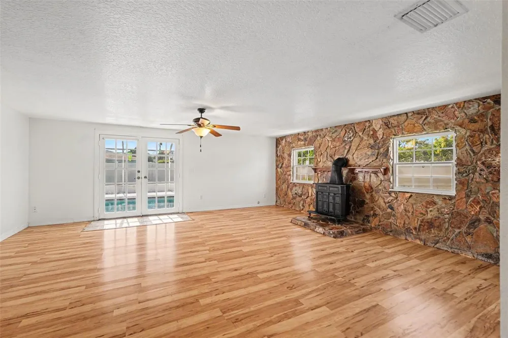 6006 N HUBERT AVE Tampa, FL 33614