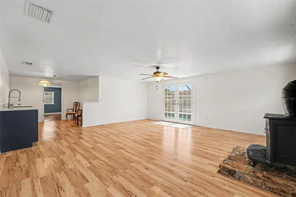 6006 N HUBERT AVE Tampa, FL 33614